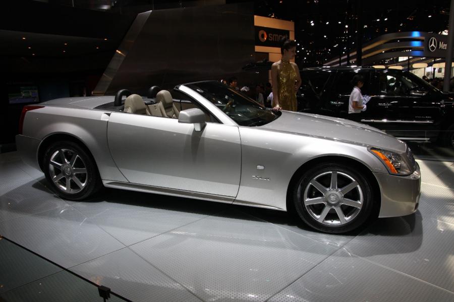 Cadillac XLR Roadster 2004 года  (фото 47 из 128)